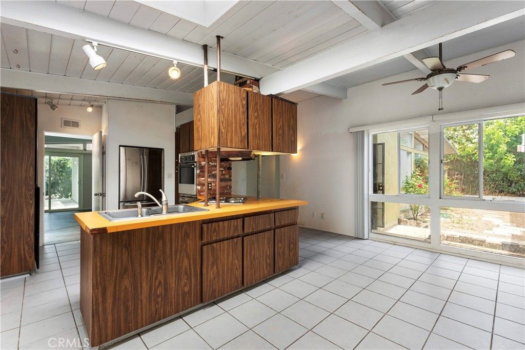 Image 7 of property listing at 2866 Gobat Avenue, San Diego, CA 92122