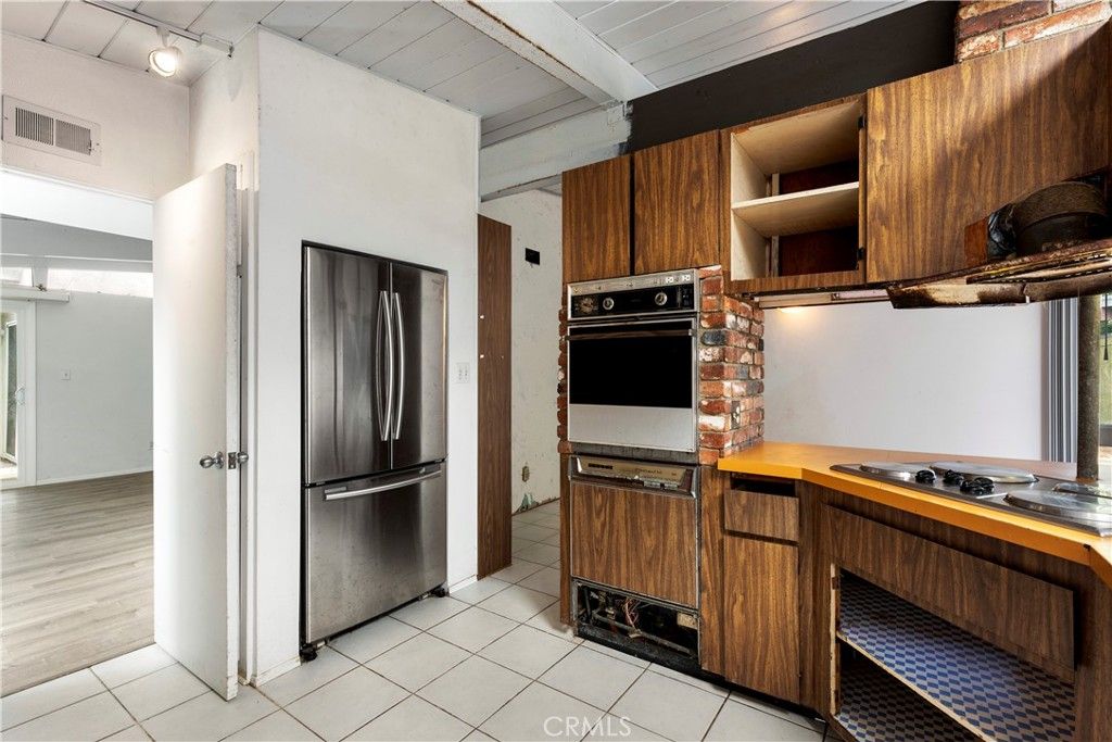 Image 8 of property listing at 2866 Gobat Avenue, San Diego, CA 92122