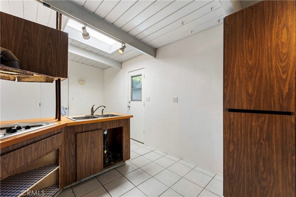 Image 9 of property listing at 2866 Gobat Avenue, San Diego, CA 92122