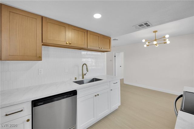 5841 Medallion Drive 102, Las Vegas, NV 89122