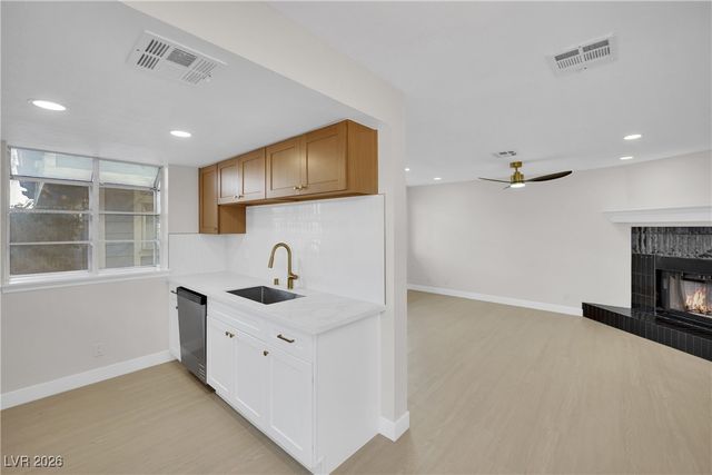 5841 Medallion Drive 102, Las Vegas, NV 89122