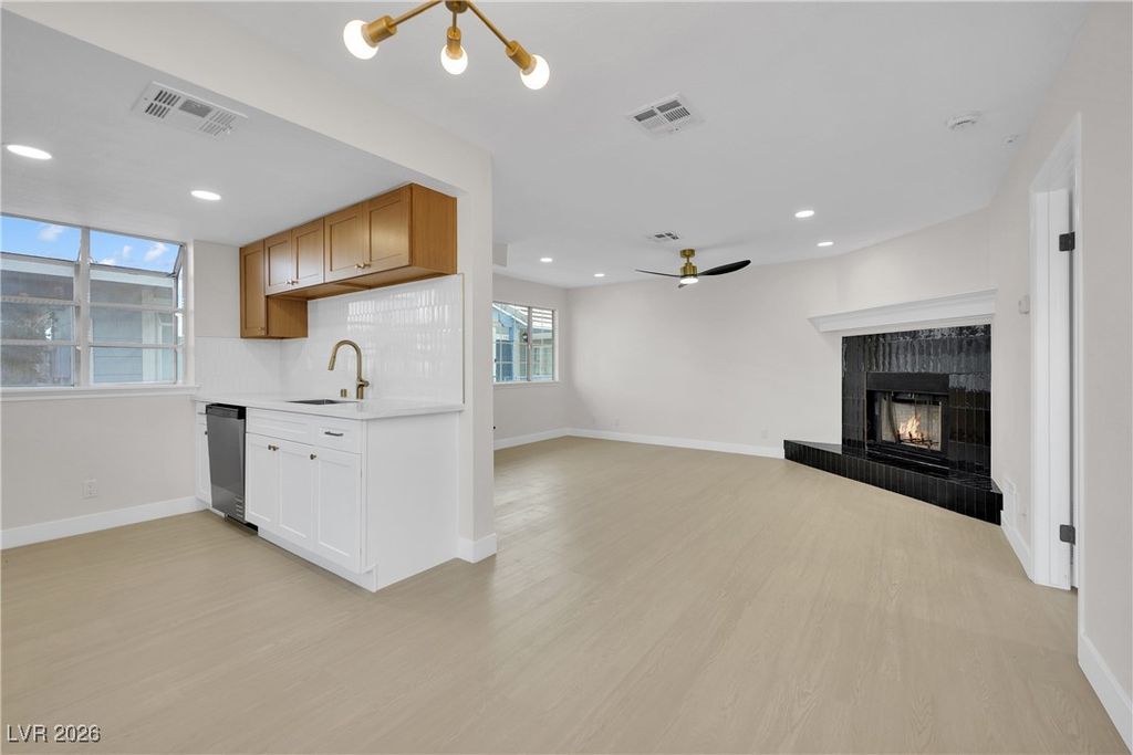 5841 Medallion Drive 102, Las Vegas, NV 89122