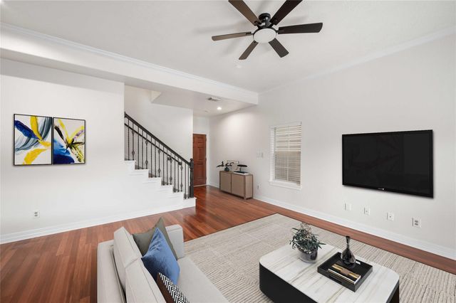 907 Mckinney Park Lane, Houston, TX 77003