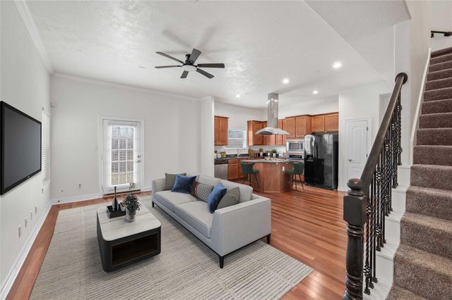 907 Mckinney Park Lane, Houston, TX 77003