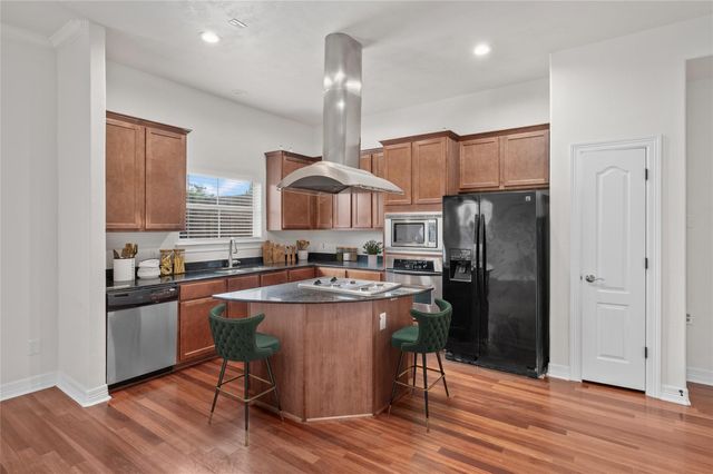 907 Mckinney Park Lane, Houston, TX 77003