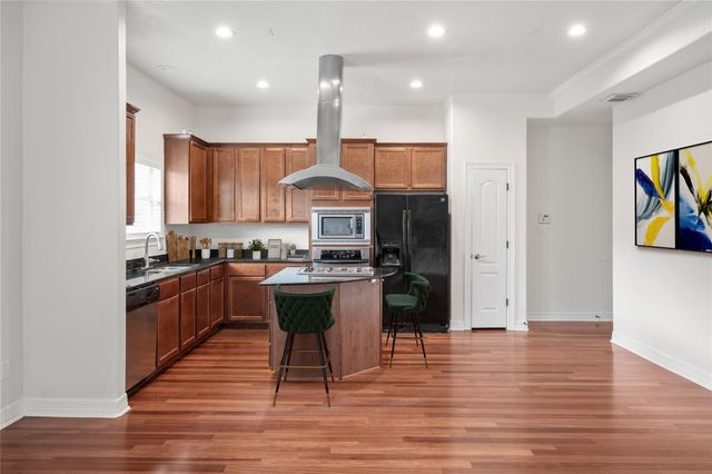 907 Mckinney Park Lane, Houston, TX 77003