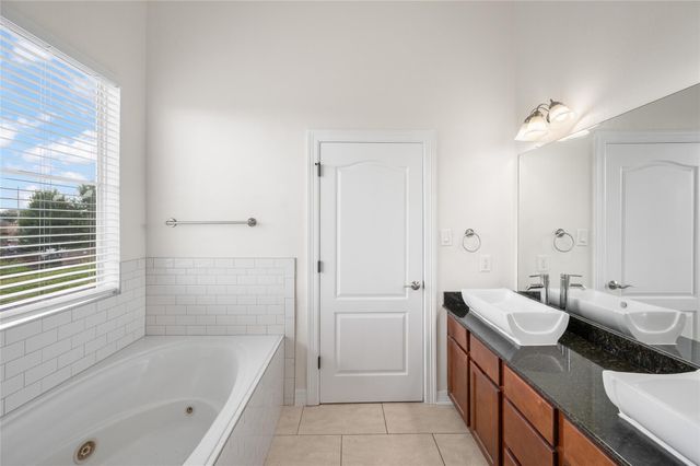 907 Mckinney Park Lane, Houston, TX 77003
