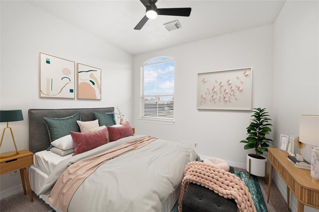 907 Mckinney Park Lane, Houston, TX 77003