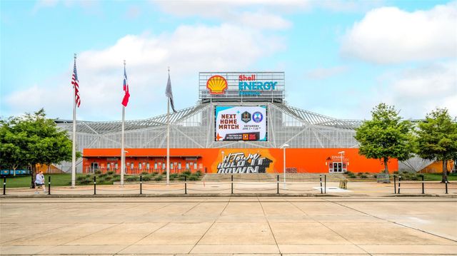907 Mckinney Park Lane, Houston, TX 77003