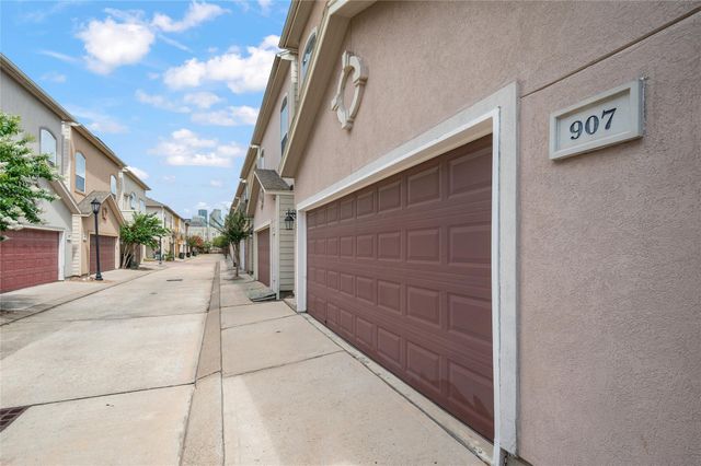 907 Mckinney Park Lane, Houston, TX 77003