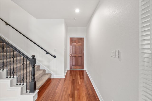 907 Mckinney Park Lane, Houston, TX 77003