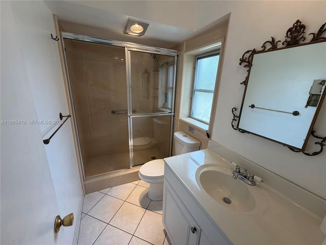 1000 NE 14th Ave 201, Hallandale Beach, FL 33009