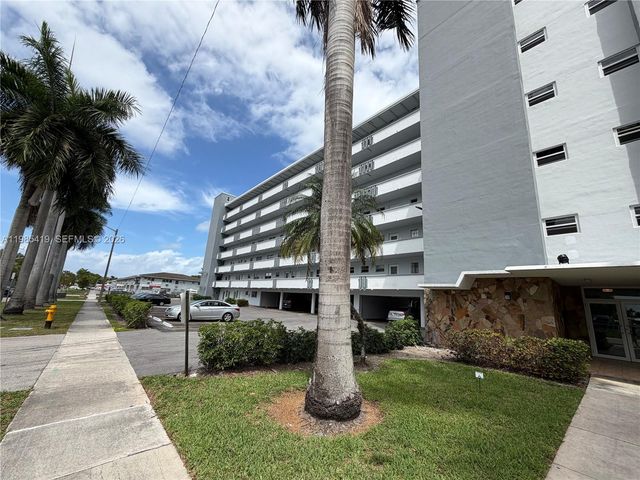 1000 NE 14th Ave 201, Hallandale Beach, FL 33009