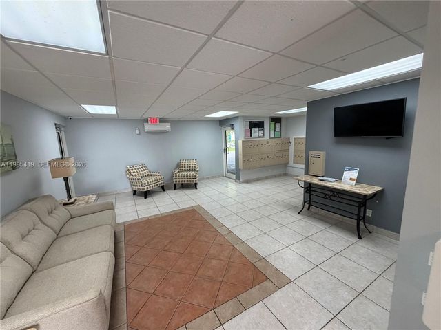 1000 NE 14th Ave 201, Hallandale Beach, FL 33009