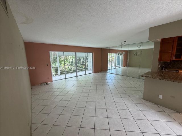 1000 NE 14th Ave 201, Hallandale Beach, FL 33009