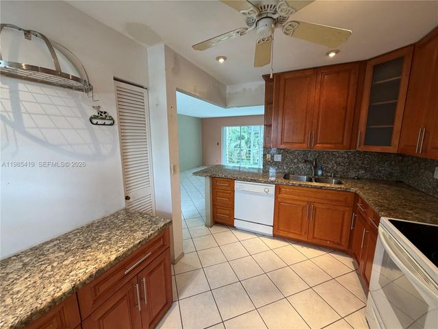 1000 NE 14th Ave 201, Hallandale Beach, FL 33009