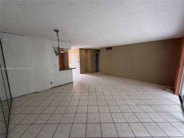 1000 NE 14th Ave 201, Hallandale Beach, FL 33009