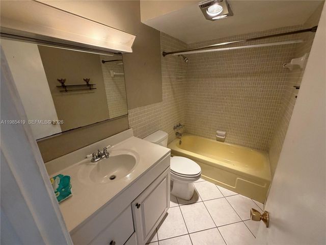 1000 NE 14th Ave 201, Hallandale Beach, FL 33009