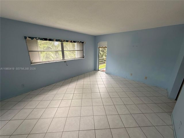 1000 NE 14th Ave 201, Hallandale Beach, FL 33009