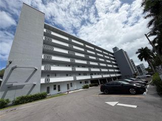 1000 NE 14th Ave 201, Hallandale Beach, FL 33009