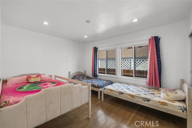 325 N Glenwood Place, Burbank, CA 91506