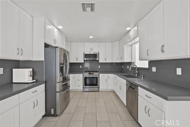 325 N Glenwood Place, Burbank, CA 91506