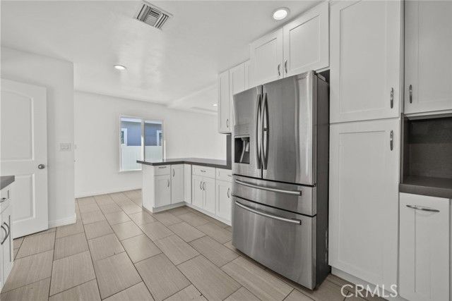 325 N Glenwood Place, Burbank, CA 91506