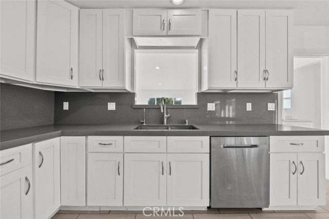 325 N Glenwood Place, Burbank, CA 91506