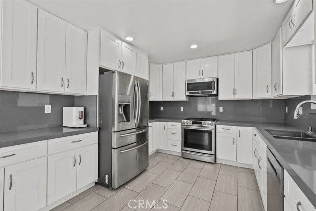 325 N Glenwood Place, Burbank, CA 91506