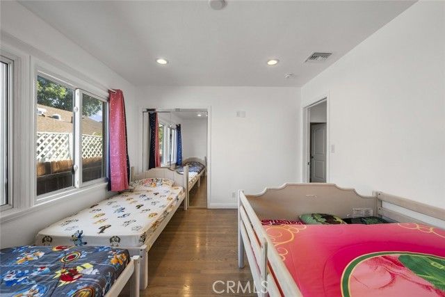 325 N Glenwood Place, Burbank, CA 91506