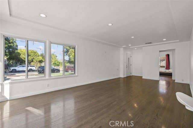 325 N Glenwood Place, Burbank, CA 91506