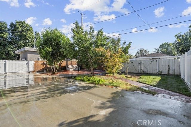 325 N Glenwood Place, Burbank, CA 91506