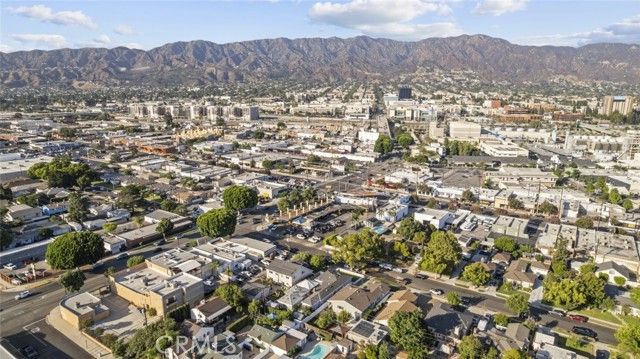 325 N Glenwood Place, Burbank, CA 91506