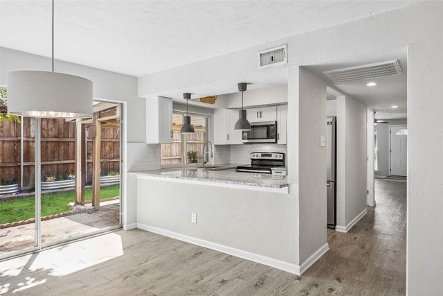 2108 Via Madonna, Carrollton, TX 75006
