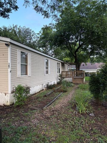 307 W Merritt Avenue, Garrett, TX 75119