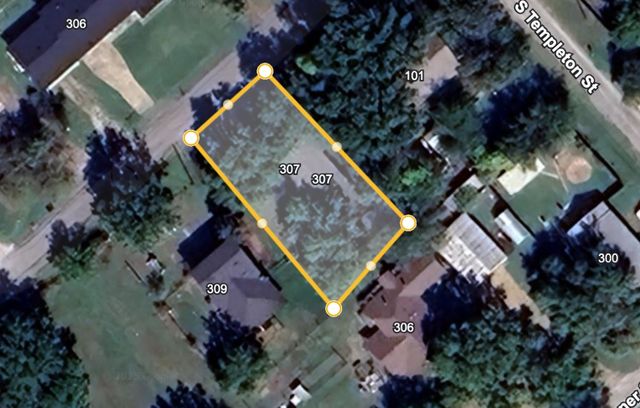 307 W Merritt Avenue, Garrett, TX 75119
