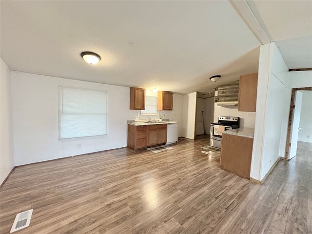 307 W Merritt Avenue, Garrett, TX 75119