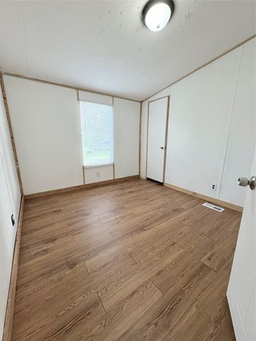 307 W Merritt Avenue, Garrett, TX 75119