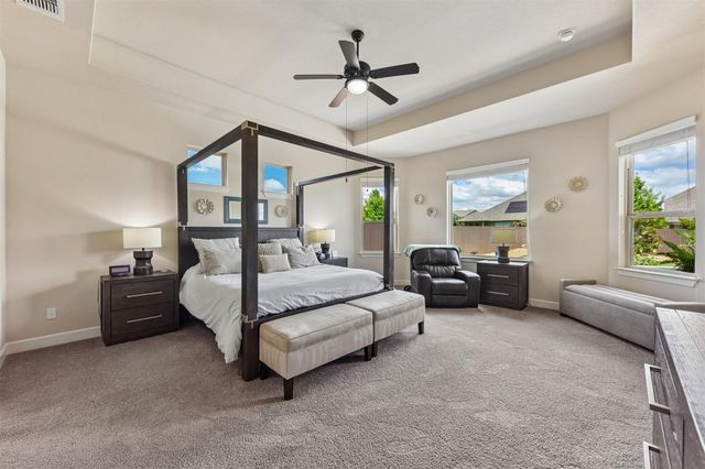 104 Skylark LN, Hutto, TX 78634
