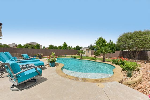 104 Skylark LN, Hutto, TX 78634