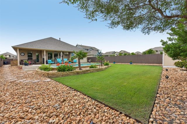 104 Skylark LN, Hutto, TX 78634