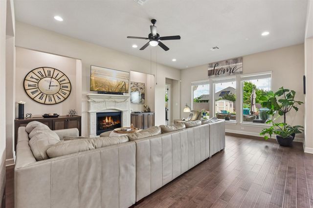 104 Skylark LN, Hutto, TX 78634