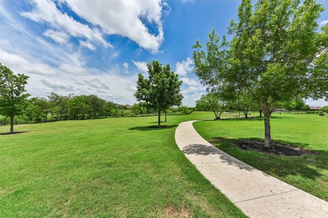 104 Skylark LN, Hutto, TX 78634