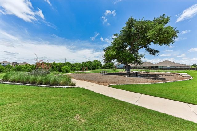 104 Skylark LN, Hutto, TX 78634