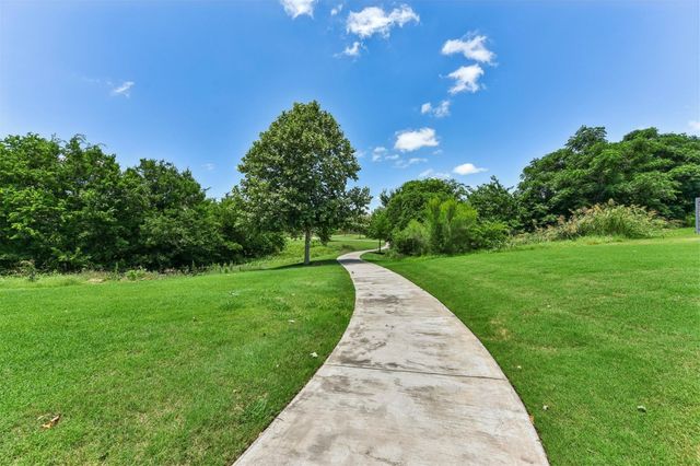 104 Skylark LN, Hutto, TX 78634