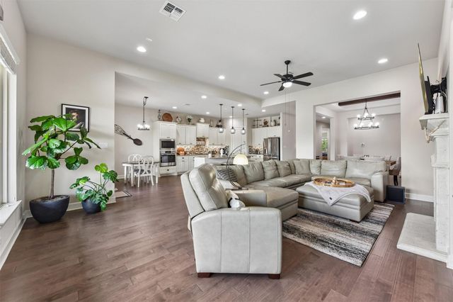 104 Skylark LN, Hutto, TX 78634
