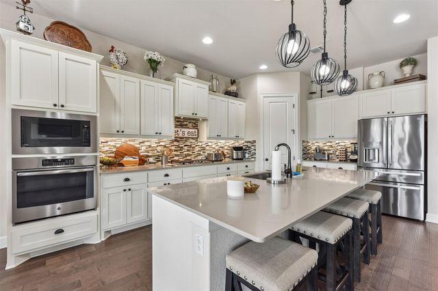 104 Skylark LN, Hutto, TX 78634