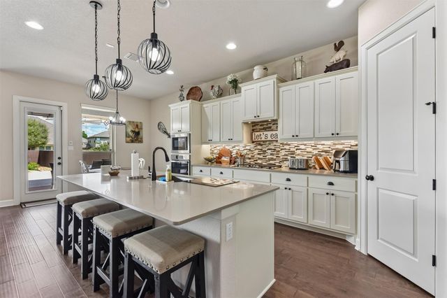 104 Skylark LN, Hutto, TX 78634