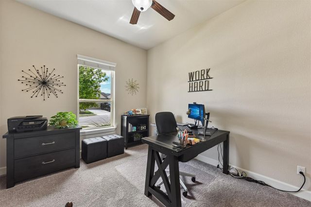 104 Skylark LN, Hutto, TX 78634