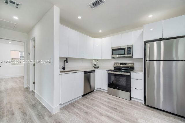 1028 NW 24th St, Miami, FL 33127